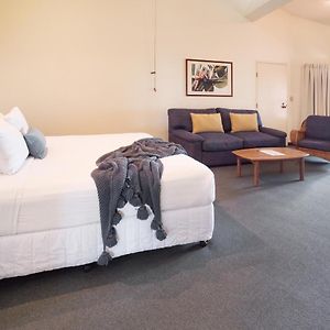 Pacific King Suite